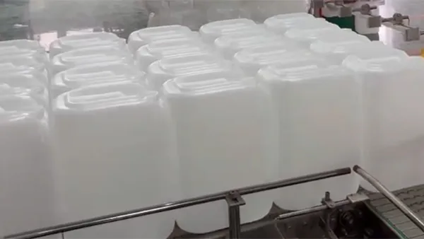 Llenado de productos químicos peligrosos y corrosivos