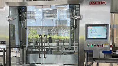 Taponadora automática de seguimiento continuo