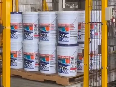 Línea automática de envasado para baldes
